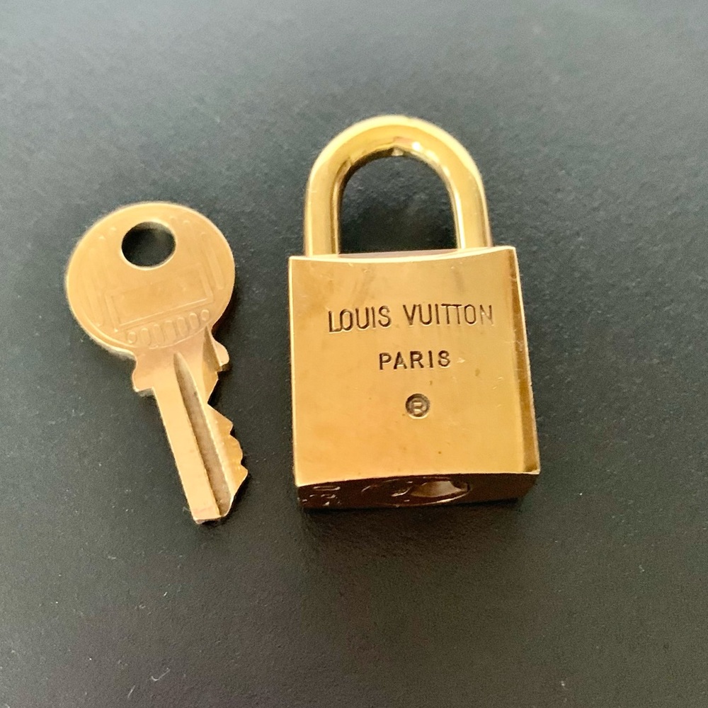 Louis Vuitton Padlock and Key Rare 200 Series # 230 - Picture 8 of 8